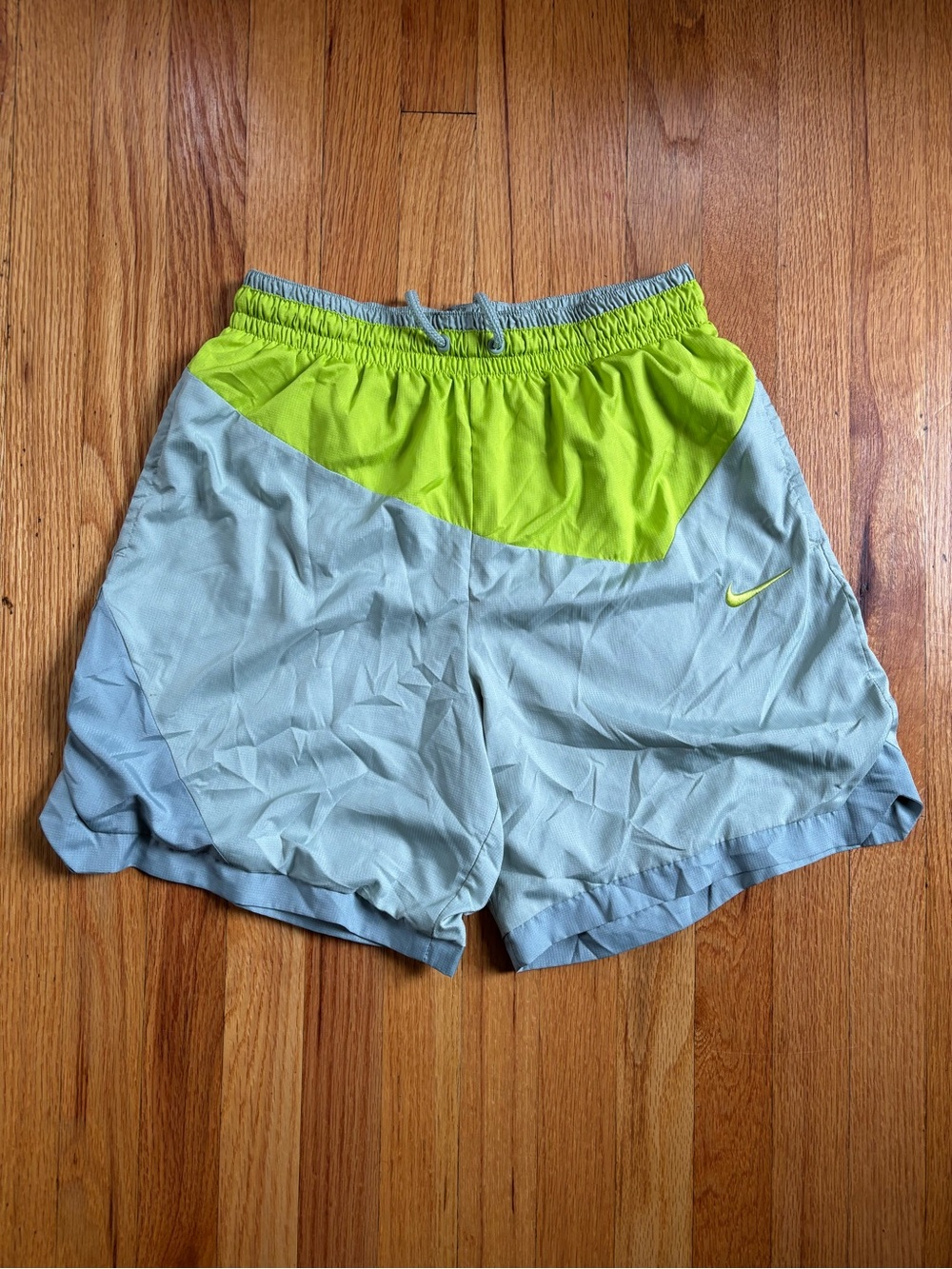 Nike DNA 8 Woven Two-Tone Grey & Volt Basketball Shorts Medium